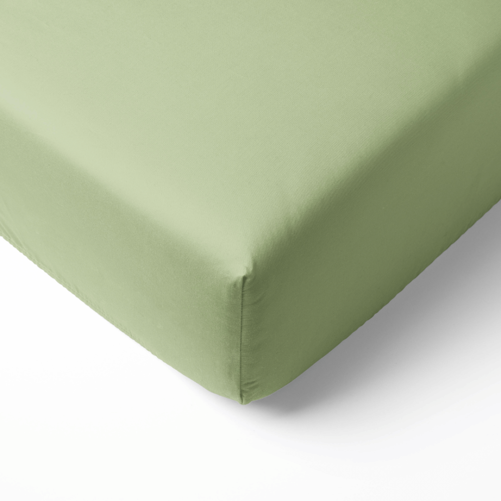 Jersey prześcieradło z gumką „Olive“. Prześcieradło z gumką 200x200, 90x200 cm, 140x200 cm, 160x200 cm, 180x200 cm, 200x220 cm. Jasnozielone prześcieradło z gumką o minimalistycznym wzornictwie
