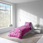 Pościeli dziecięcej "Panda Pink". Pościel Dla Dzieci, 140x200 cm. Urocza jasnoróżowa pościel z pandami na wrotkach, różowymi gwiazdami i żółtymi błyskawicami.