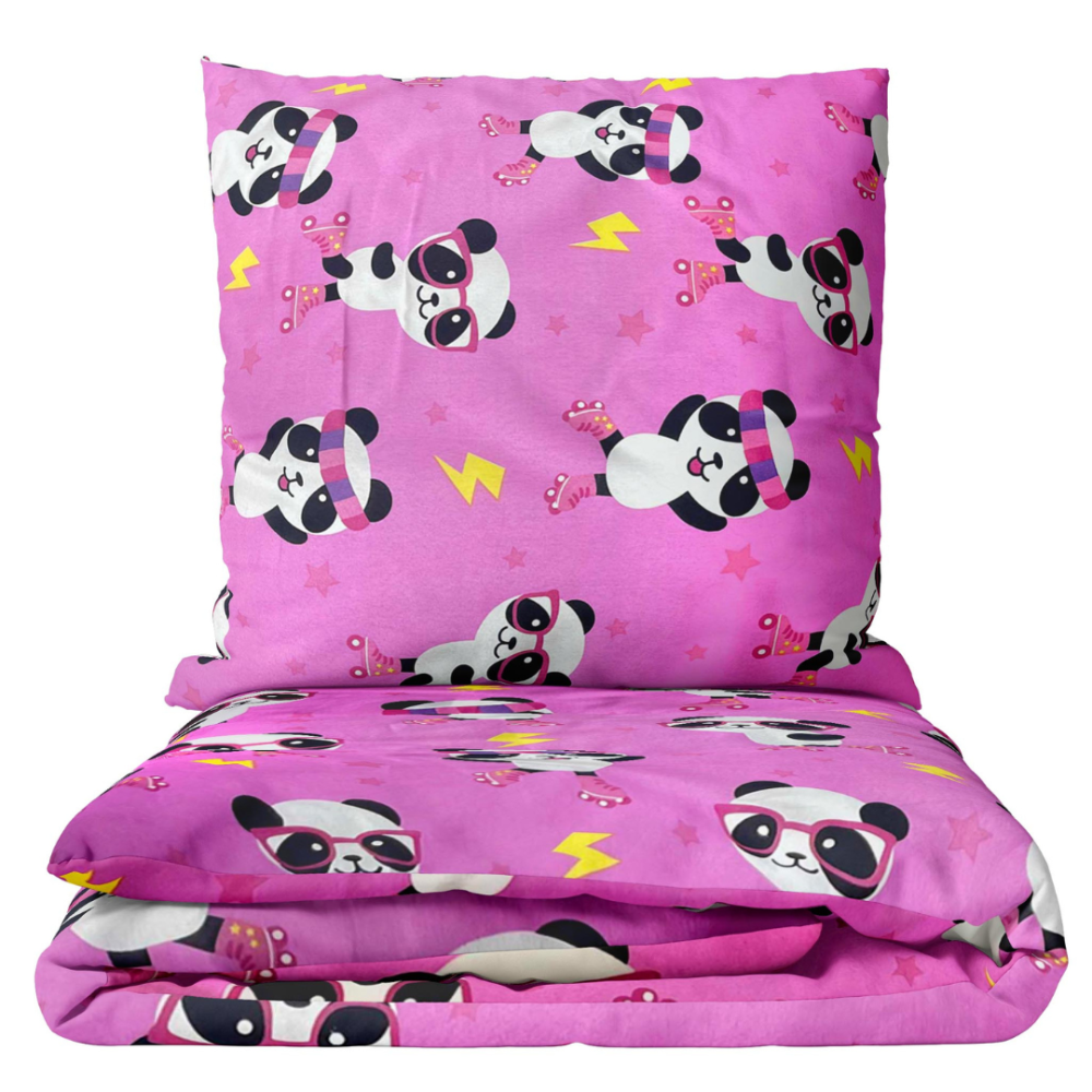 Pościeli dziecięcej "Panda Pink". Pościel Dla Dzieci, 140x200 cm. Kapryśna jasnoróżowa pościel z pandami na wrotkach, różowymi gwiazdami i żółtymi błyskawicami.