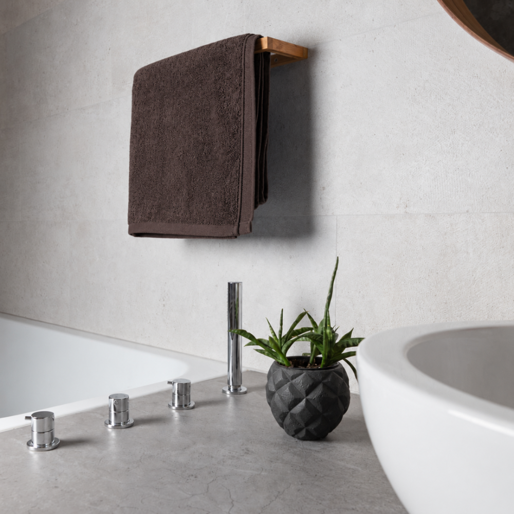 Ręcznik łazienkowy „Brown towel“, 70x140 cm. Ciemnobrązowy ręcznik o gładkim minimalistycznym designie Ręcznik łazienkowy „Brown towel“, 70x140 cm. Ciemnobrązowy ręcznik o gładkim minimalistycznym designie