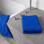Ręcznik łazienkowy „Dark blue towel“, 50x100 cm, 70x140 cm. Królewsko niebieski złożony ręcznik