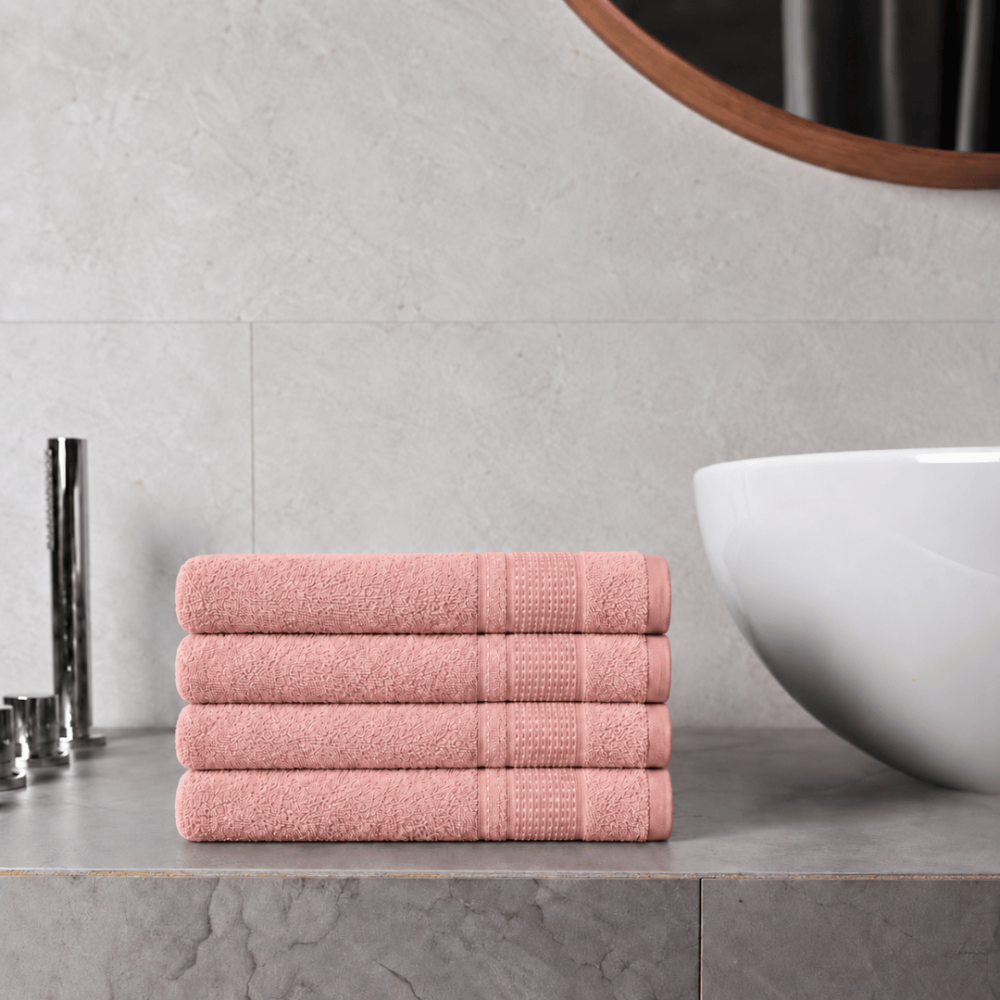 Ręcznik łazienkowy „Royal Coral towel“, 70x140 cm. Pudroworóżowy ręcznik kąpielowy z dekoracyjną bordiurą. Ręcznik łazienkowy „Royal Coral towel“, 70x140 cm. Pudroworóżowy ręcznik kąpielowy z dekoracyjną bordiurą.