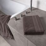 Ręcznik łazienkowy „Royal Brown towel“, 70x140 cm. Brązowy ręcznik kąpielowy z teksturowaną powierzchnią i ozdobnym wykończeniem. Ręcznik łazienkowy „Royal Brown towel“, 70x140 cm. Brązowy ręcznik kąpielowy z teksturowaną powierzchnią i ozdobnym wykończeniem.