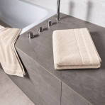 Ręcznik łazienkowy „Royal Cream towel“, 70x140 cm. Ręcznik w ciepłym kremowym odcieniu z wąskimi obramowaniami pasa. Ręcznik łazienkowy „Royal Cream towel“, 70x140 cm. Ręcznik w ciepłym kremowym odcieniu z wąskimi obramowaniami pasa.