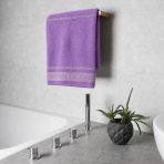 Ręcznik łazienkowy „Violet olympian“, 50x100 cm, 70x140 cm. Elegancki ręcznik, tworzący przytulną i stylową atmosferę w łazience. Ręcznik łazienkowy „Violet olympian“, 50x100 cm, 70x140 cm. Elegancki ręcznik, tworzący przytulną i stylową atmosferę w łazience.